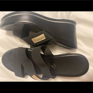 Black wedges